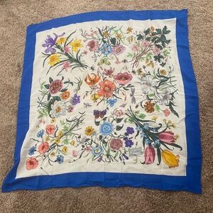Gucci silk scarf - floral pattern